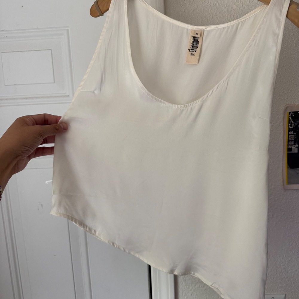 CHINTAMANI white silk asymmetrical hem cropped scoop crew‎ neck tank top - Picture 2 of 6